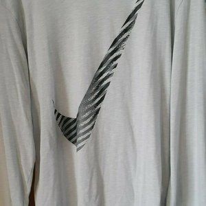 NWOT NIKE WOMEN'S LIGHT GREY DRI FIT LONG SLEEVE CREW SHIRT - Size XL